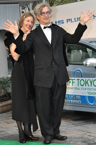 ヴィム・ヴェンダース監督（右）と妻のドナータ・ヴェンダース（左）／『Pina／ピナ・バウシュ 踊り続けるいのち』