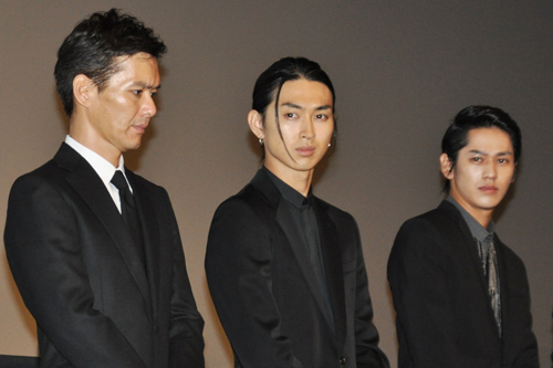 左から渡部篤郎、松田翔太、永山絢斗