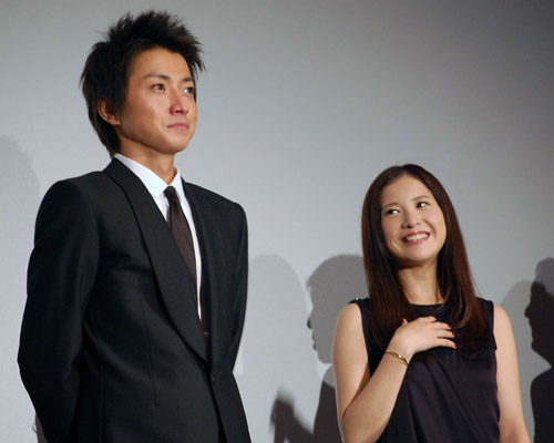 藤原竜也（左）と吉高由里子（右）