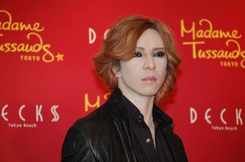 YOSHIKIの等身大フィギュア