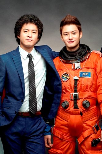 『宇宙兄弟』で兄弟役を演じた小栗旬（左）と岡田将生（右）