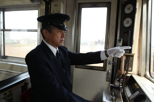 『RAILWAYS 愛を伝えられない大人たちへ』で鉄道運転手を演じた三浦友和