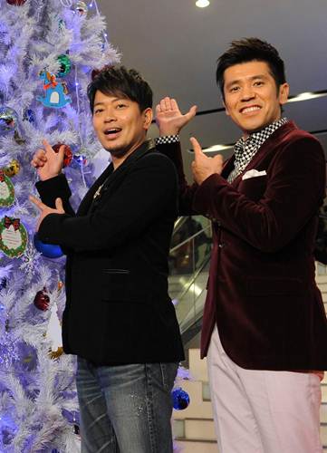 宮迫博之とゴリがクリスマスツリー点灯式に出席、子どもへの思いを吐露