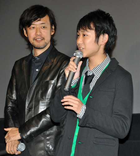 山崎貴監督（左）と須賀健太（右）