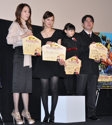左から真矢みき、北川景子、芦田愛菜、錦織博監督