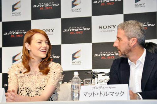 エマ・ストーン（左）とマット・トルマック（右）