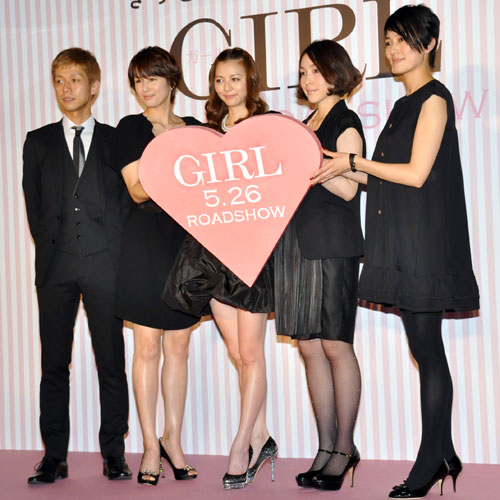 左から深川栄洋監督、吉瀬美智子、香里奈、麻生久美子、板谷由夏