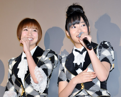 篠田麻里子（左）と指原莉乃（右）