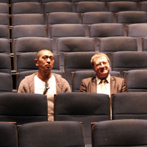 松本人志監督（左）とプログラムディレクターのジャン＝フランソワ・ロジェ（右）