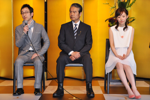 左から矢柴俊博、勝野洋、前田亜季