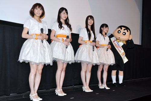 左から浦野一美、小森美香、菊地あやか、渡辺麻友