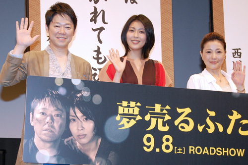 左から阿部サダヲ、松たか子、西川美和監督