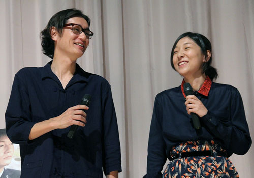 井浦新（左）と安藤サクラ（右）