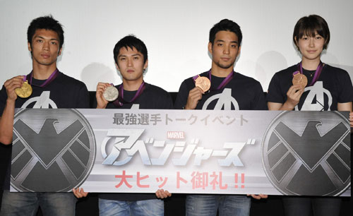 左から村田涼太選手、千田健太選手、立石諒選手、狩野舞子選手