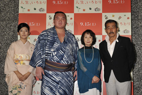 左から白鵬夫人、白鵬、吉行和子、藤竜也