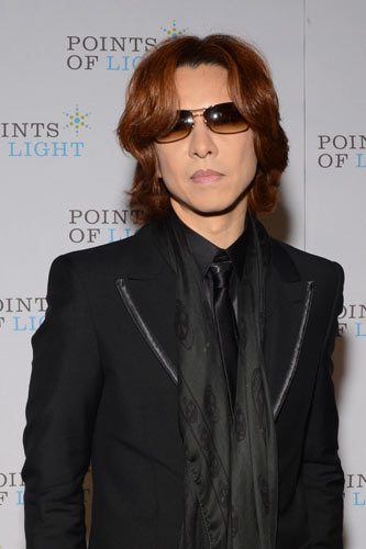 チャリティ団体から表彰されたYOSHIKI、ディナーを共にする権利が100万円突破！