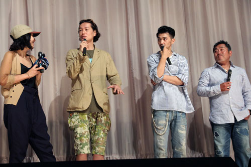 左から安藤サクラ、井浦新、村上淳、省吾