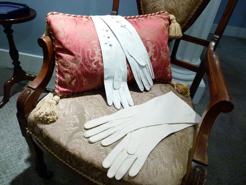 シンプソン夫人が愛用していたというバレンシアガの手袋
写真提供：英国骨董宝飾店 ボンド・ストリート
