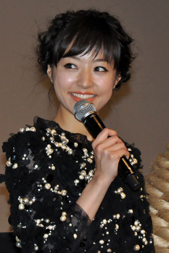 【速報】ファン乱入に井上真央もびっくり！ 『綱引いちゃった！』舞台挨拶