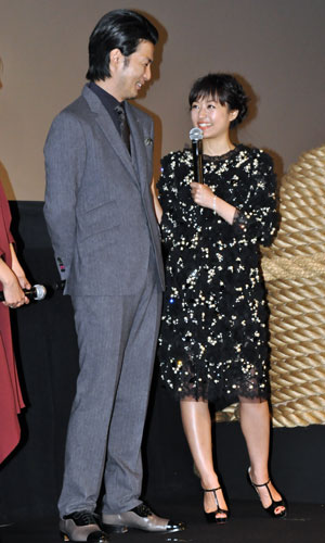 玉山鉄二（左）と井上真央（右）