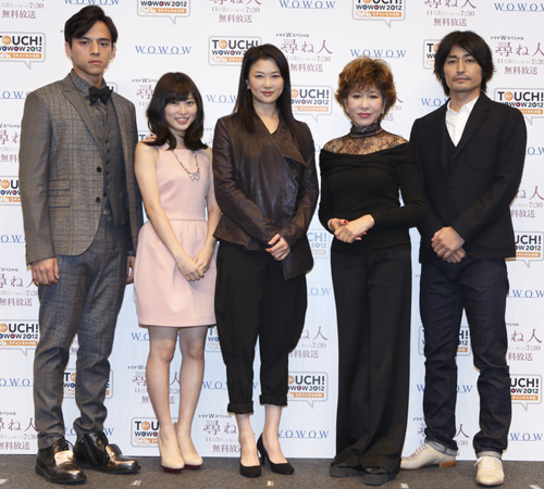 左から満島真之介、志田未来、夏川結衣、十朱幸代、安田顕