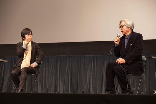 平松恵美子監督（左）と山田洋次監督（右）