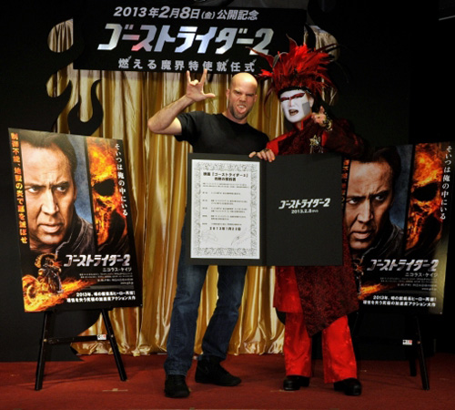 ブライアン・テイラー監督（左）とデーモン閣下（右）