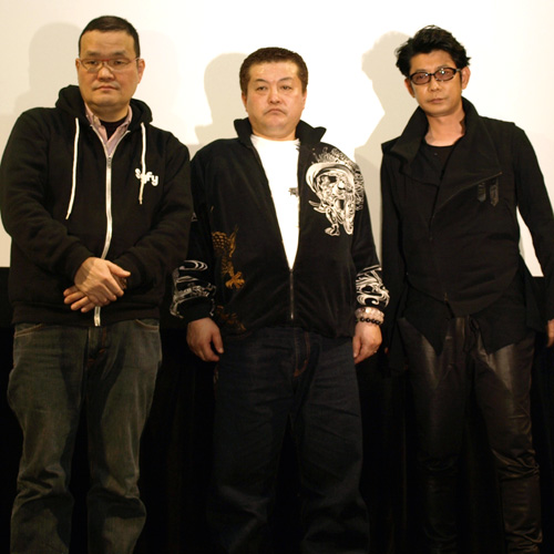 左から中田秀夫監督、タラ漁師の五十嵐康裕、永瀬正敏