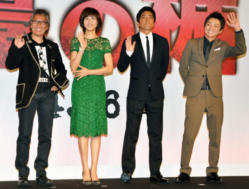 左から三池崇史監督、松嶋菜々子、大沢たかお、藤原竜也