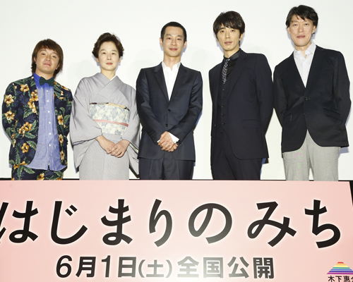 左から濱田岳、田中裕子、加瀬亮、ユースケ・サンタマリア、原恵一監督