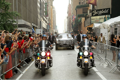 ニューヨーク警察に先導されて会場入りした大統領専用車両ビースト
