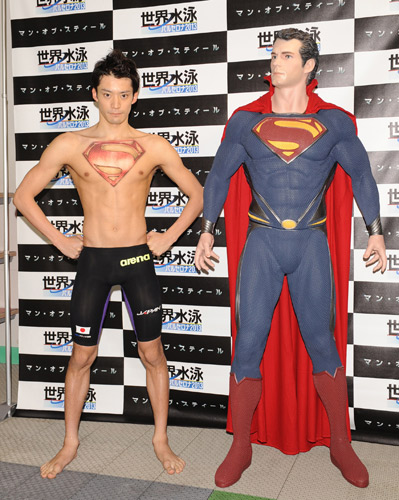 水泳・入江陵介選手がスーパーマンに！ 世界水泳とのコラボCMで肉体美披露
