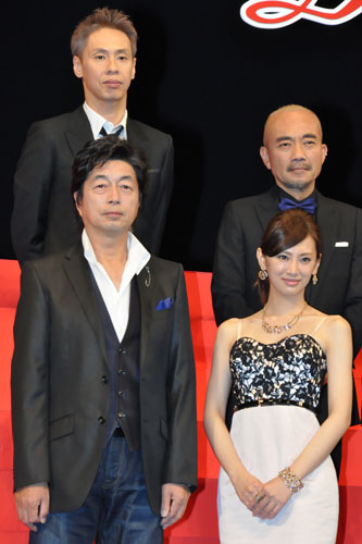 前列左から中村雅俊、北川景子。後列左から大倉孝二、竹中直人