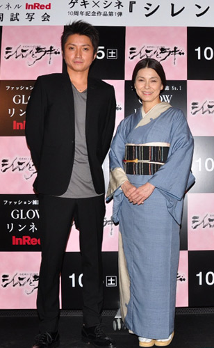 藤原竜也（左）と高田聖子（右）