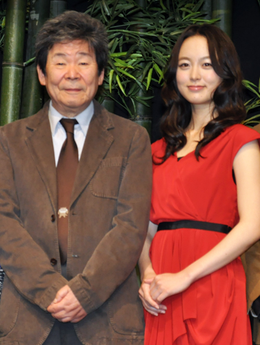 高畑勲監督（左）と朝倉あき（右）