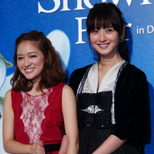 chay（左）と佐々木希（右）