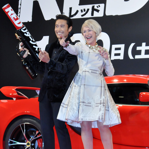 イ・ビョンホン、共演のオスカー女優ヘレン・ミレンの演技を「倍返し」と絶賛！