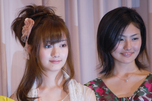『女の子ものがたり』キャストの波瑠（左）と高山侑子（右）

