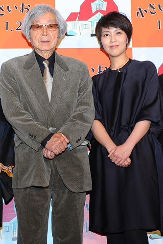 山田洋次監督（左）と松たか子（右）