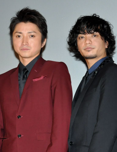 藤原竜也（左）と田中聖（右）