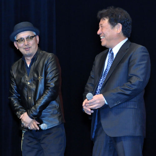 原作者の高橋ヒロシ（左）と山本又一朗プロデューサー（右）