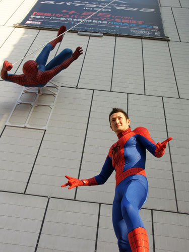 中村獅童とスパイダーマンの大きめフィギュア