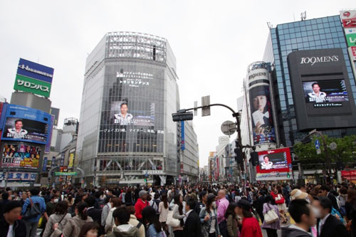 渋谷スクランブル交差点の街頭ビジョン4ヵ所をジョニー・デップがジャック
