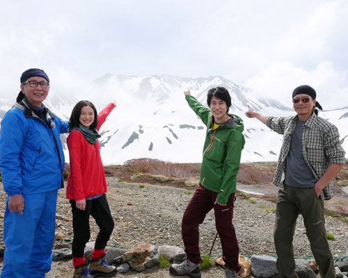 左から木村大作監督、蒼井優、松山ケンイチ、豊川悦司