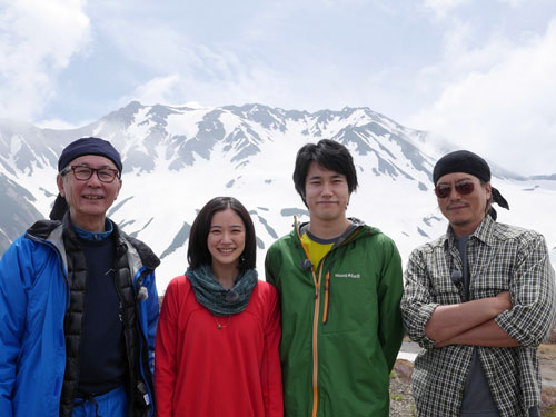 左から木村大作監督、蒼井優、松山ケンイチ、豊川悦司