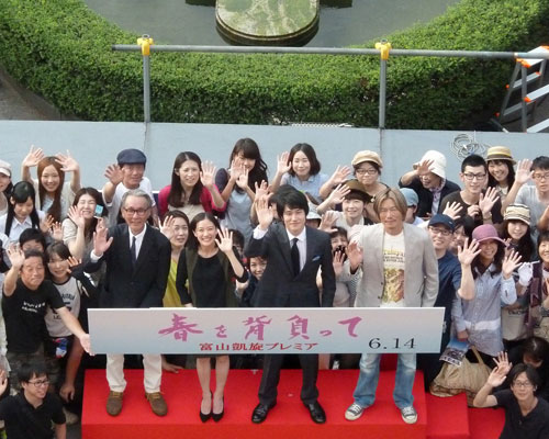 左から木村大作監督、蒼井優、松山ケンイチ、豊川悦司