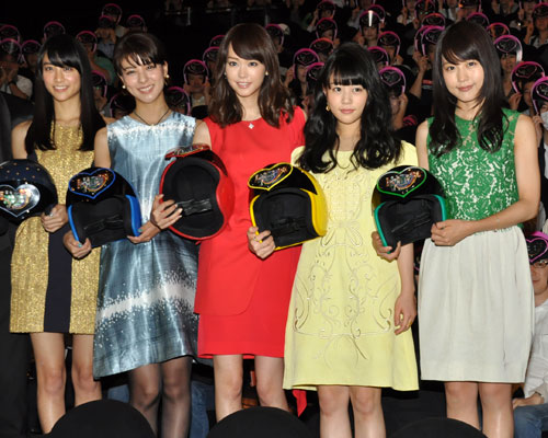 左から山本美月、藤井美菜、桐谷美玲、高畑充希、有村架純