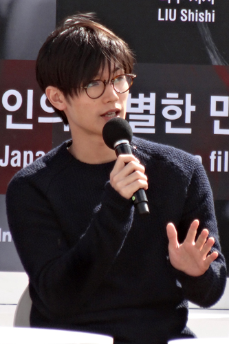 釜山国際映画祭オープントークで話をする三浦春馬