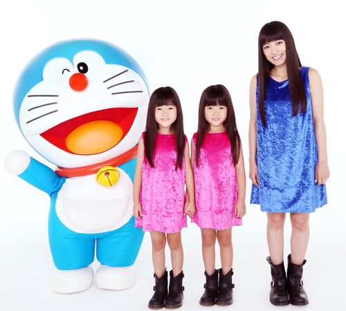 左からドラえもん、ミニ☆ミワズ、miwa
(C）藤子プロ・小学館・テレビ朝日・シンエイ・ADK