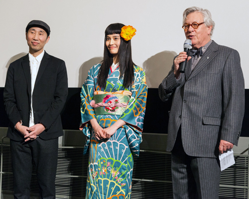 ベルリン国際映画祭での舞台挨拶。左から森淳一監督、橋本愛、キュリナリー・シネマ部門代表のトーマス・ストラック